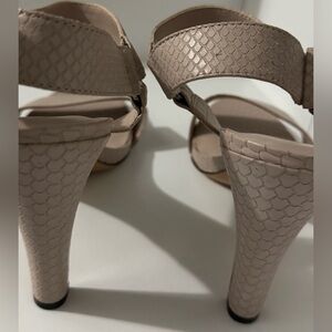 Karl Lagerfeld Beige Textured Heels